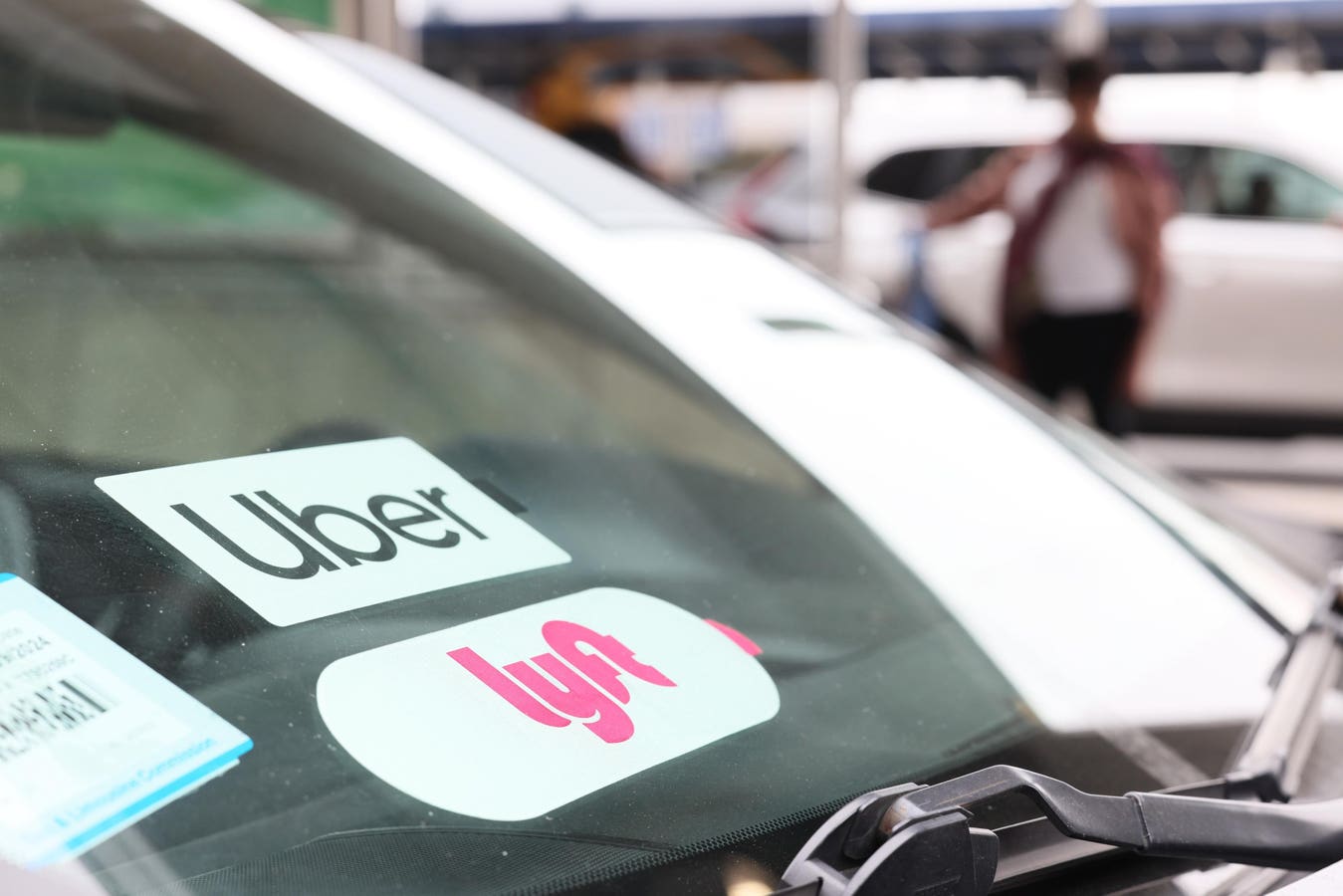 ¿El Futuro del Taxi? Uber Apuesta Fuerte por los Robotaxis, Pero ¿Quién Controlará el Volante?