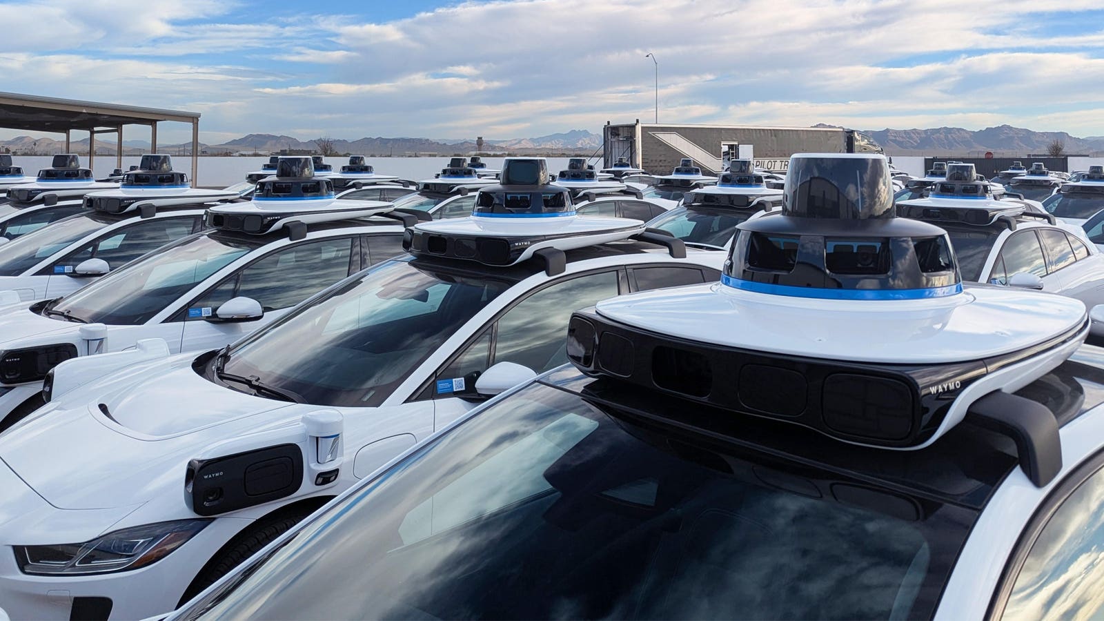 Así se construye el futuro: Un viaje exclusivo a la fábrica de robotaxis de Waymo