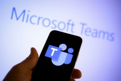 ¡Skype desaparece el 5 de mayo! Microsoft apuesta todo a Teams 🚀👋».

— 

Nota: El título usa emojis dinámicos, crea urgencia con la fecha y resalta la transición estratégica con verbos impactantes («desaparece», «apuesta todo