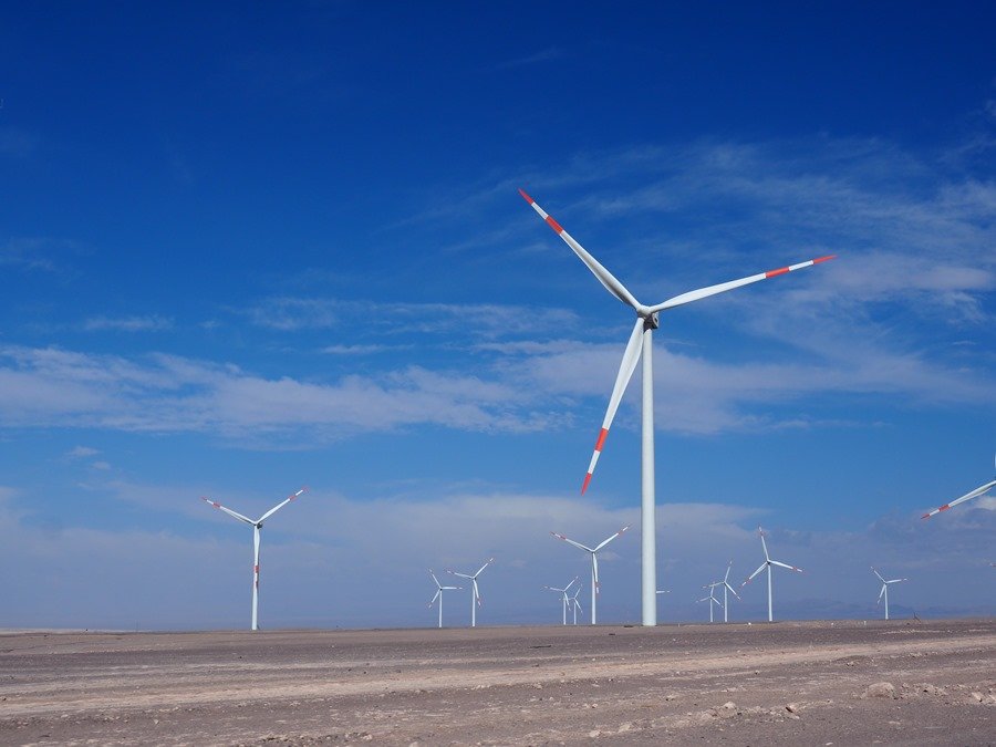 Chile: Líder en energía renovable… ¿desperdiciada? La paradoja energética que impacta