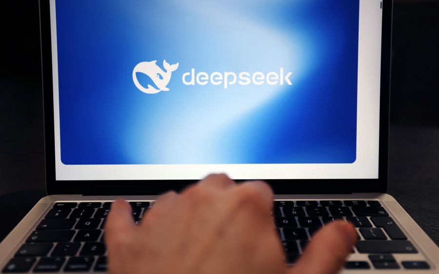 Gobernadora de NY desata guerra contra la IA china: ¿Qué esconde DeepSeek?
