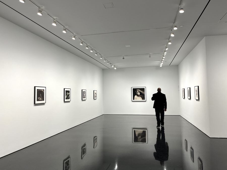 El poder inquietante de la IA, expuesto por un cineasta a través del arte