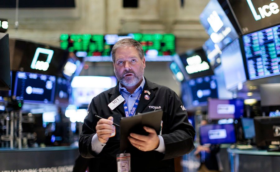 Un corredor de bolsa trabaja durante una sesión de Wall Street, en una fotografía de archivo. EFE/Justin Lane