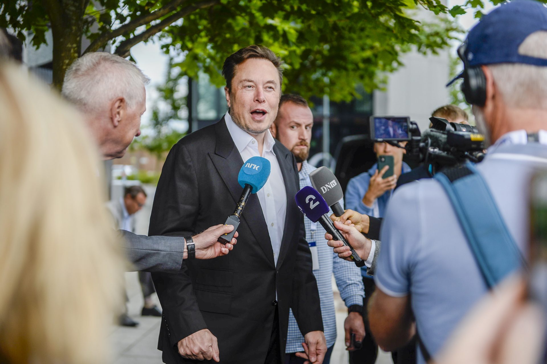 Elon Musk desafía a ChatGPT: Prepara su propia IA tras pedir una pausa en su desarrollo