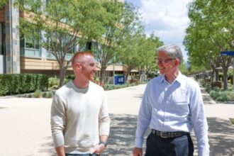 Amgen impulsa su futuro en IA: ficha a un exdirectivo de Nike para liderar la transformación