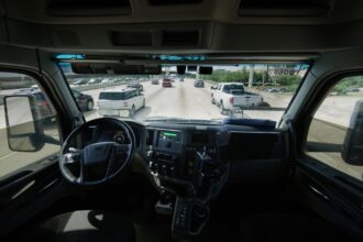 Camiones autónomos de Aurora desafían las autopistas de Texas sin conductor