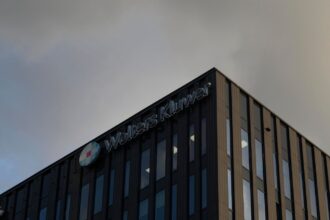 Wolters Kluwer Reinventa su Futuro: IA y Nube Lideran la Transformación Centenaria