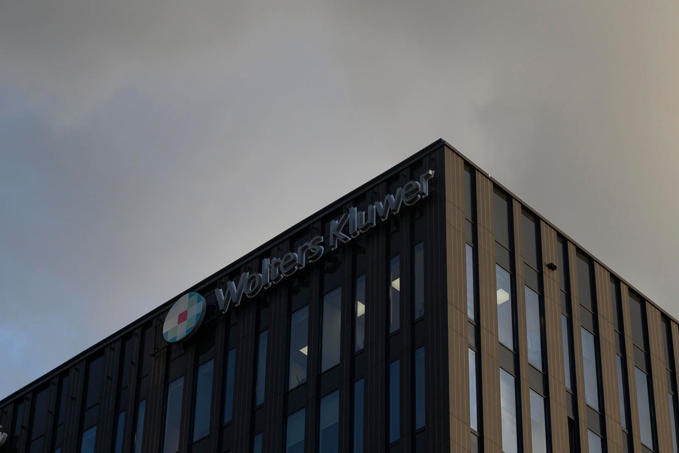 Wolters Kluwer Reinventa su Futuro: IA y Nube Lideran la Transformación Centenaria