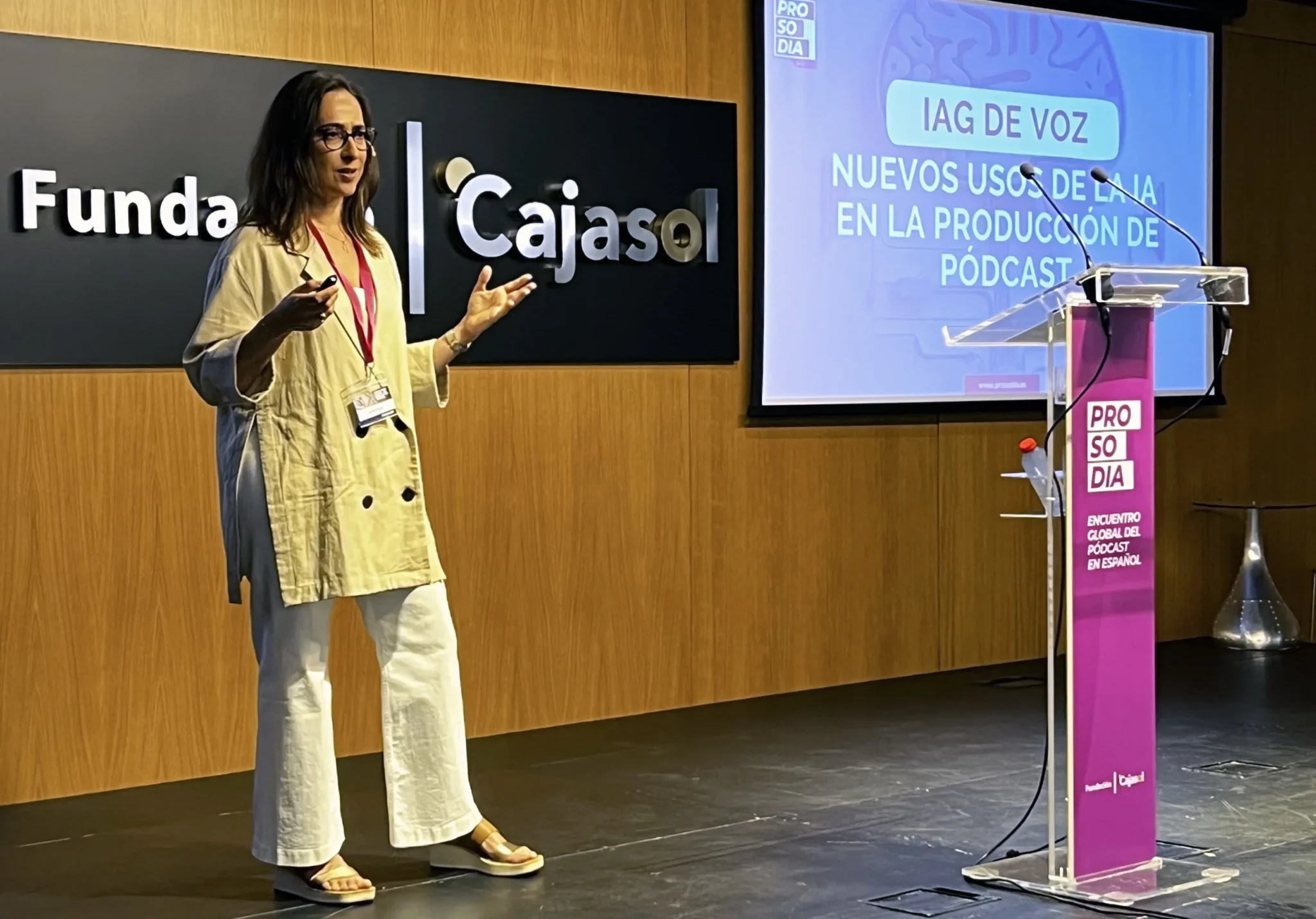 El riesgo de la IA generativa de voz para los podcasters: ¿una amenaza futura?